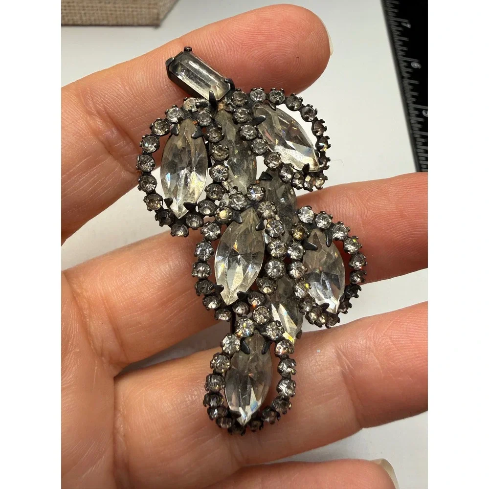 Vintage Weiss Clear Rhinestone‎ Leaf Brooch Antiqued Silver Tone Signed Pin 2.5
